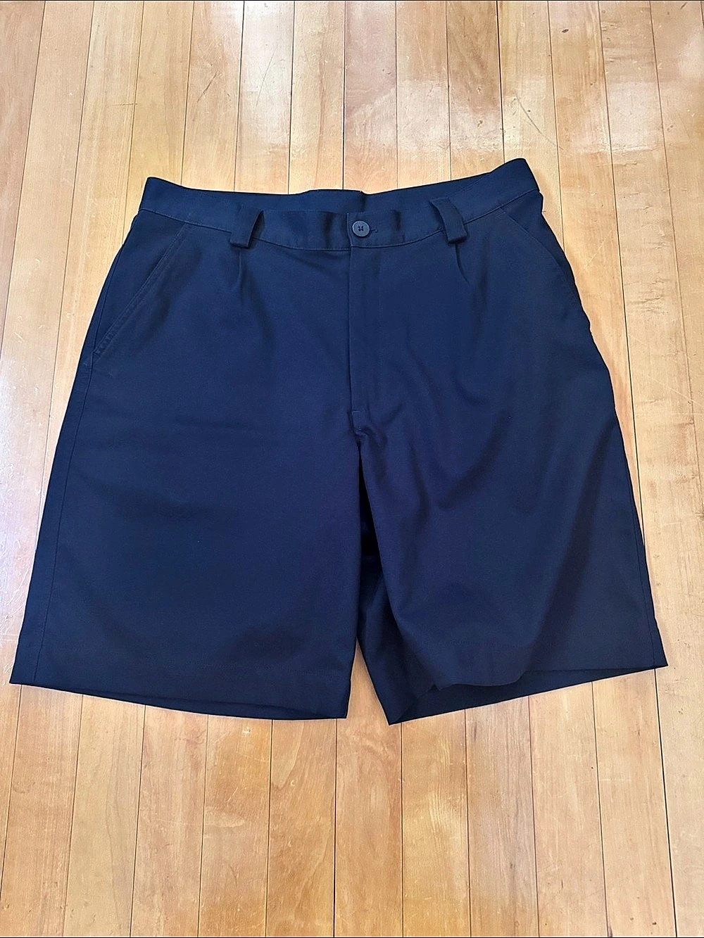 Under Armour Flat Front Black Shorts men’s Waist 32